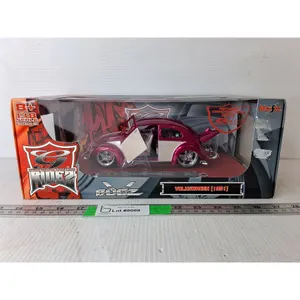 Maisto Pink Model 1951 Volkswagen Beetle 1:18 Scale, NIB