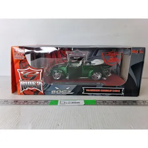 Maisto Model 1951 Volskwagen Cabriolet 1:18 Scale, NIB