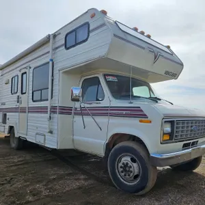 MOTORHOME : 1989 Ford Cutaway Vanguard C Class 27ft