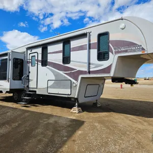 Travel Trailer : 2010 Titanium 34E39 Fifth Wheel : Three Slides