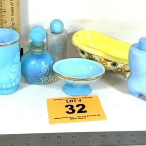 AVON BATHROOM SET COLLECTIBLES AND TUB