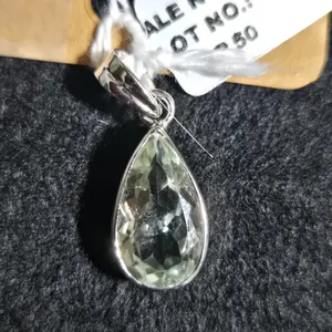 Light Green Pear-shaped Pendant