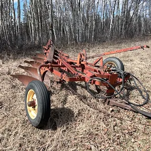 INTERNATIONAL 5 BOTTOM PLOW
