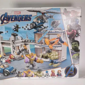 Lego- Marvel Avengers "Avengers Compound Battle" no. 76131, new in factory sealed packaging