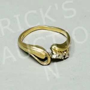 14k gold & diamond ring - size 5