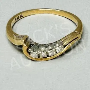 14k gold & diamond ring - size 6