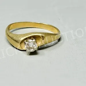 10k gold & diamond ring - size 7
