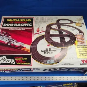 Tyco Sebring Curve Hugger slot car set