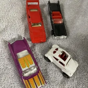 4 Hotwheels Cars