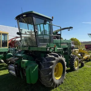 John Deere 5830 Self-Propelled Chopper