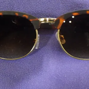 Urban Heritage CA#07658 Sunglasses w/Case