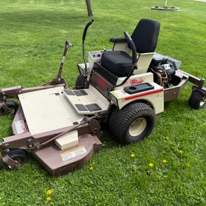 Grasshopper Model 718 Front Mount Lawn Mower with 52” Deck, 18hp Briggs and Stratton Engine, 679 Hou
