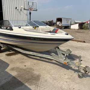 1987 Bayliner Capri Boat, 17’, with 2.3L Ford 4 Cyl Inboard, open bow, Walk-Thru Windshield, seats 8
