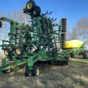 JD 1820 61' AIRDRILL w/ JD 1900 3 COMPARTMENT 430 BU AIR CART