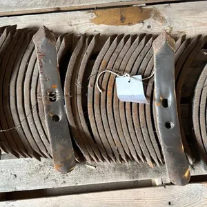 Pallet G (38) 2” reversible spikes (1 new side)