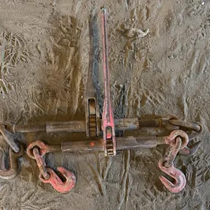 Pallet N (2) ratchet chain binders
