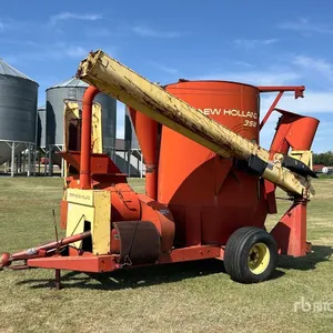 1984 New Holland 358 Feed Mixer