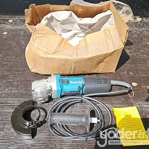 Makita GA4570 