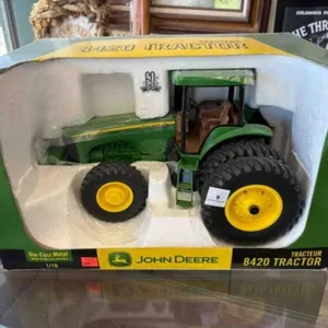 ERTL - JOHN DEERE 8420 DIE CAST TRACTOR