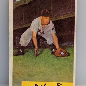 1954 Nellie Fox Bowman #6 - Small Crease