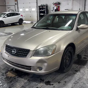 2005  Nissan  Altima  2.5 FWD S 4dr Sedan