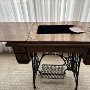 Treadle Singer sewing machine stand with no sewing machine