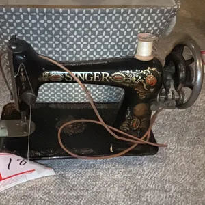 Antiques Singer Model 66 sewing machine circa 1910-1925