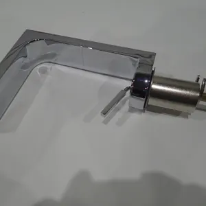 DISPLAY Bathroom Faucet- MISSING ALL LINES.