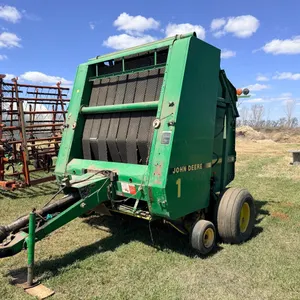 John Deere 535 round baler