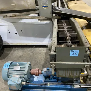 Chain conveyor with motor
