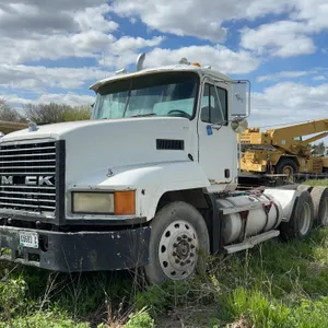 2000 Mack CH613 Daycab