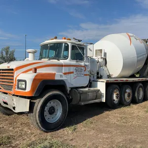 2001 Mack RD690S Cement Truck