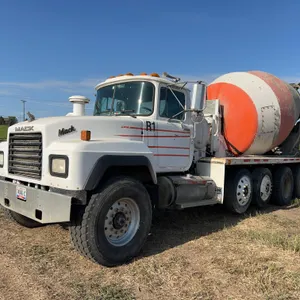 2001 Mack RD600 Cement Truck