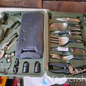 HANDY GARDEN HAND TOOL LOT