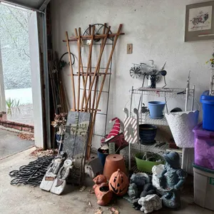 VARIOUS LAWN ITEMS AND DECOR