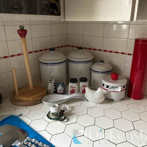 ASSORTED KITCHEN ITEMS