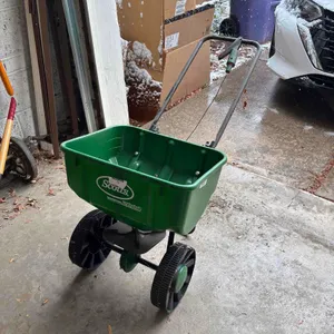 SCOTT’S SPEEDY GREEN 2000 SPREADER
