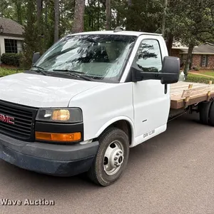 2018 GMC Savana flatbed van