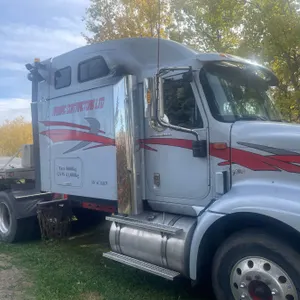 2006 international Eagle 9100  C13 twin turbo 13 speed manual Truck is ready for CVIP 10% BUYERS Fee