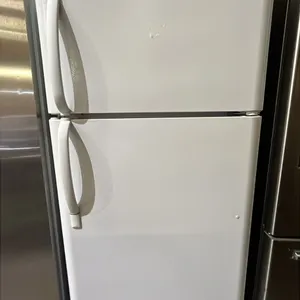 FRIGIDAIRE WHITE 30" SWING DOOR FRIDGE WITH TOP FREEZER