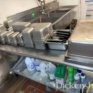 LOT OF STAINLESS STEEL INSERTS / HOTEL PANS