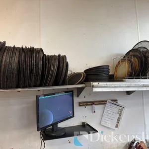 LOT OF PIZZA BAKE TRAYS & RACK