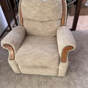 PATTERN RECLINER INCLUDES SOFA