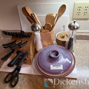 KNIVES / BLOCK & KITCHEN UTENSILS