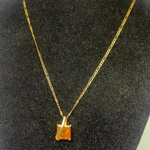 14KT Yellow Gold Chain With Yellow-Orange Gemstone 4.7 Grams