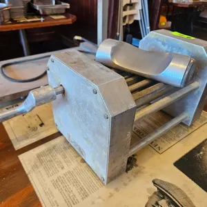 Pie Masters Dough Former
