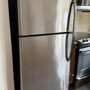 GE STAINLESS STEEL REFRIGERATOR MODEL GTS18ISXBRSS
