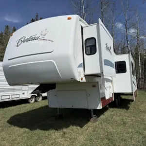 2008 Chateau General Coach Holiday Trailer