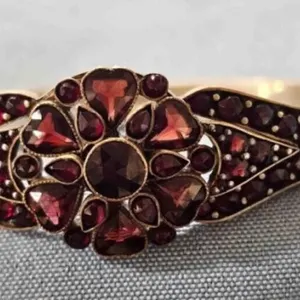 Red Garnets? Stones Cuff Bracelet gold tone