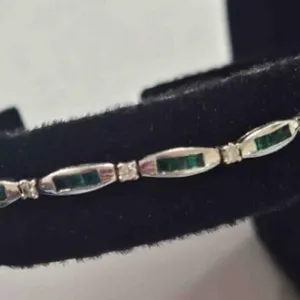 14K White Gold Bracelet w/Emeralds 8"